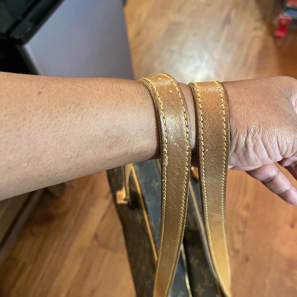 Authentic Louis Vuitton Monogram Cite GM - Picture 14 of 16